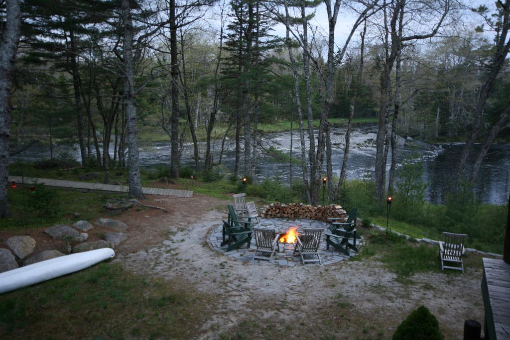 Trout Point Lodge Of Nova Scotia East Kemptville Eksteriør billede